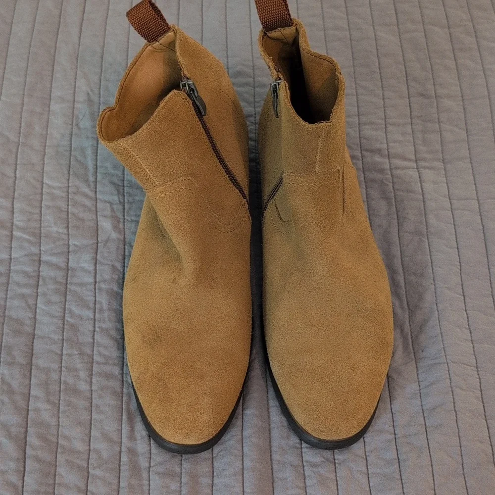 Call it Spring suede boots - Picture 2 of 8